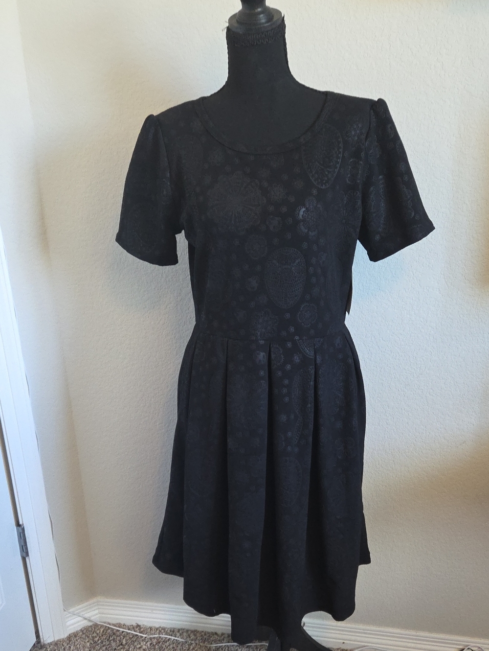 NWT LuLaRoe Amelia Dress XL Black Textured Jacquard Pleated Pockets Zip Back